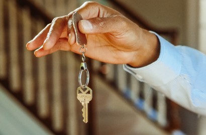 What Is the Difference Between Leasing a Property and Renting a Property?