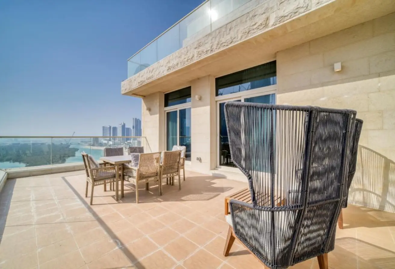 Elegant 2 BHK | Stunning Sea View | Prime Location